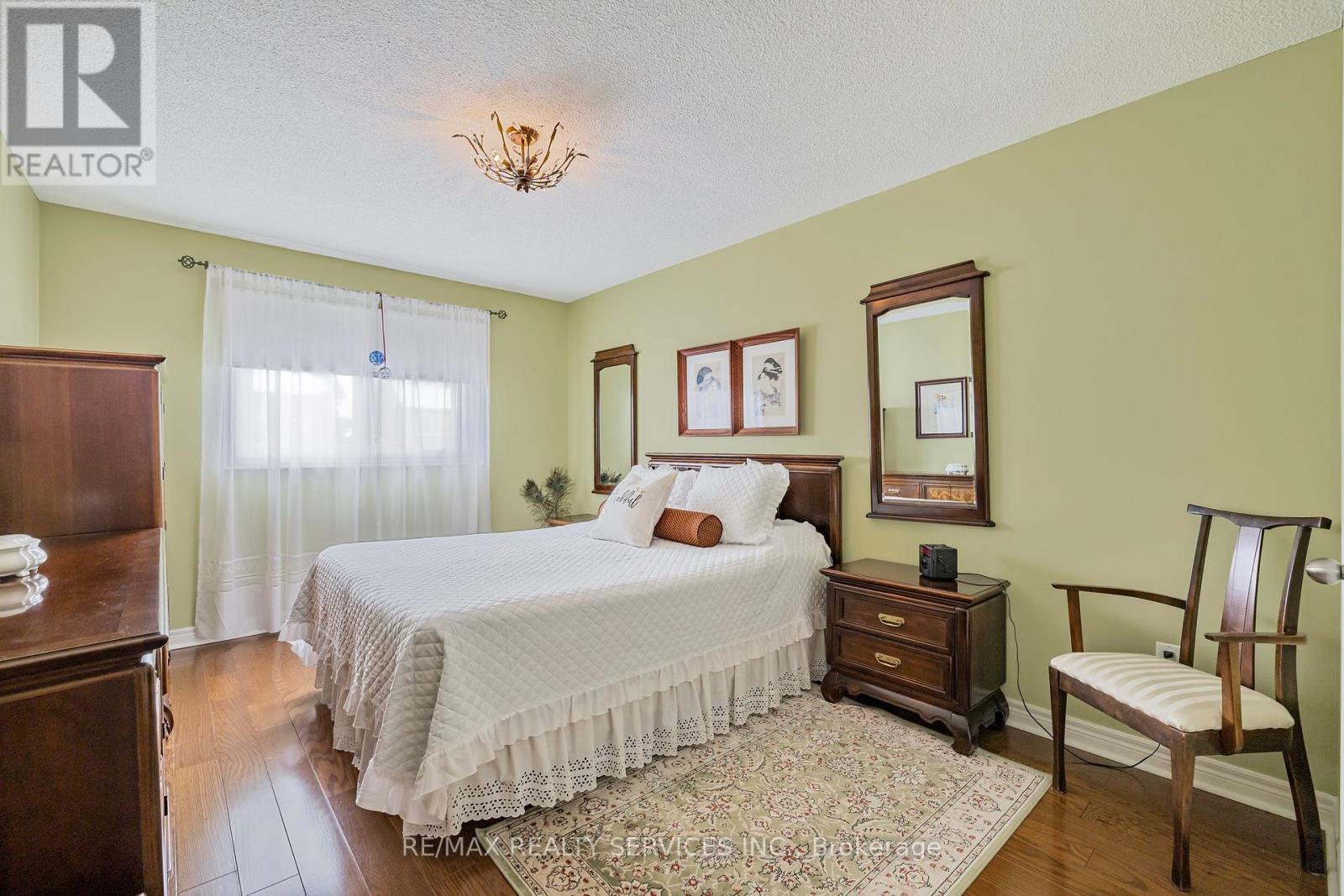 19 Livingston Drive, Caledon, Ontario  L7C 1A1 - Photo 18 - W12389174