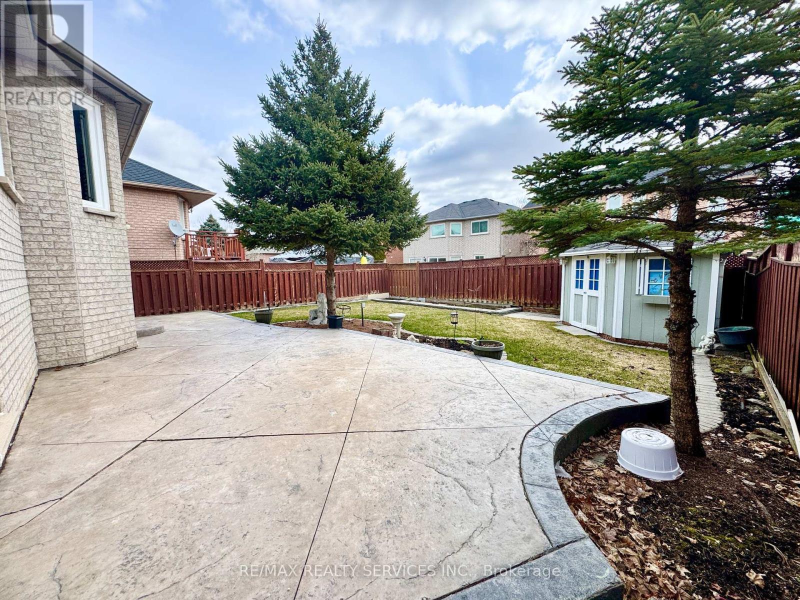 19 Livingston Drive, Caledon, Ontario  L7C 1A1 - Photo 35 - W12389174