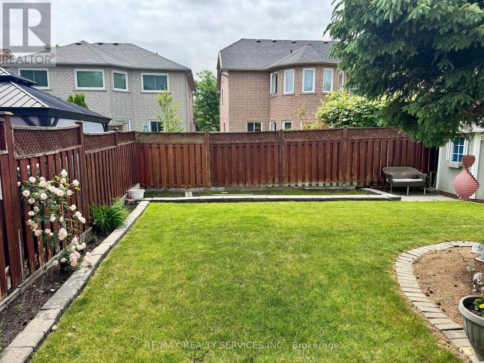 19 Livingston Drive, Caledon, Ontario  L7C 1A1 - Photo 38 - W12389174