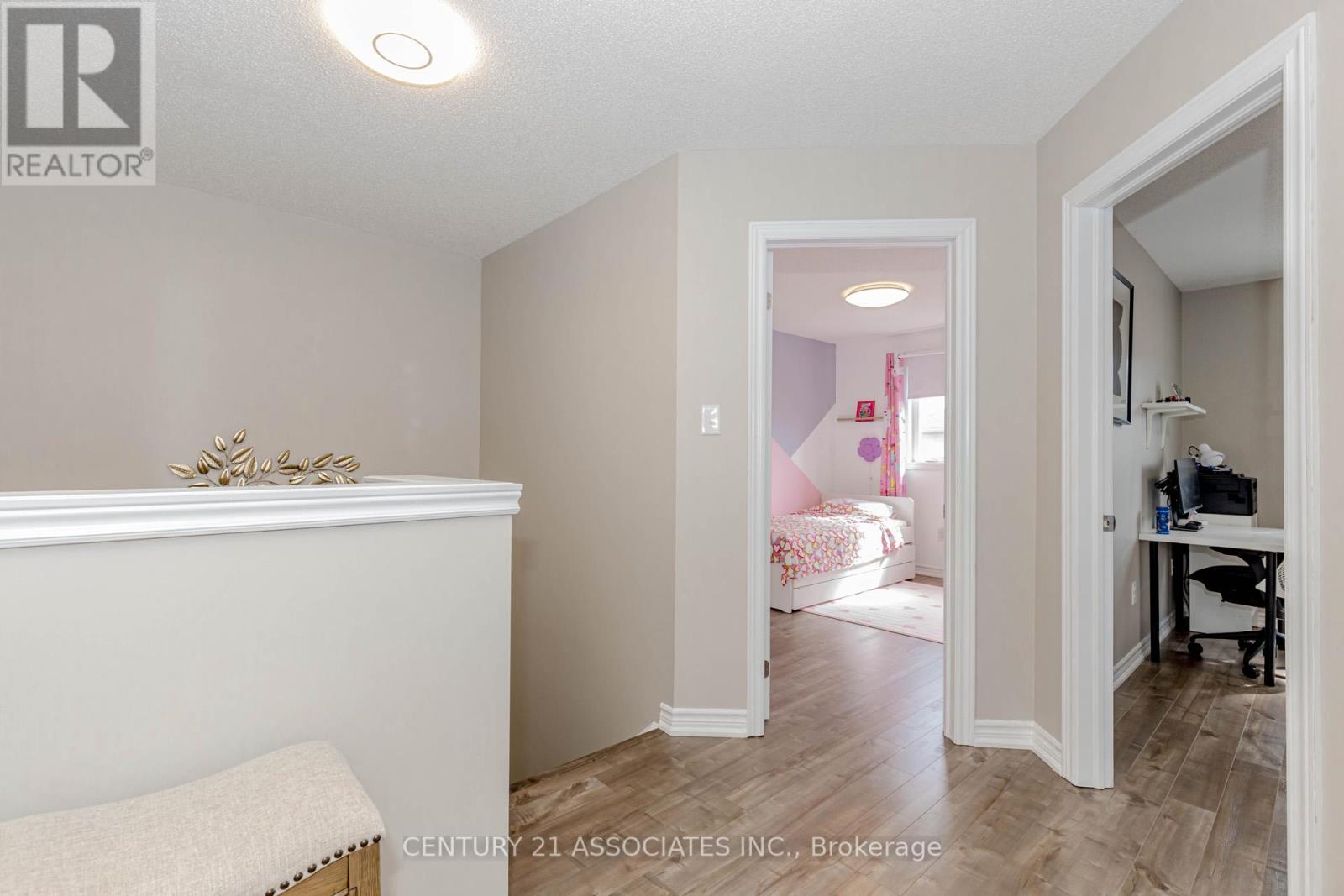 4622 Keystone Crescent, Burlington (Alton), Ontario  L7M 0L9 - Photo 12 - W12389181