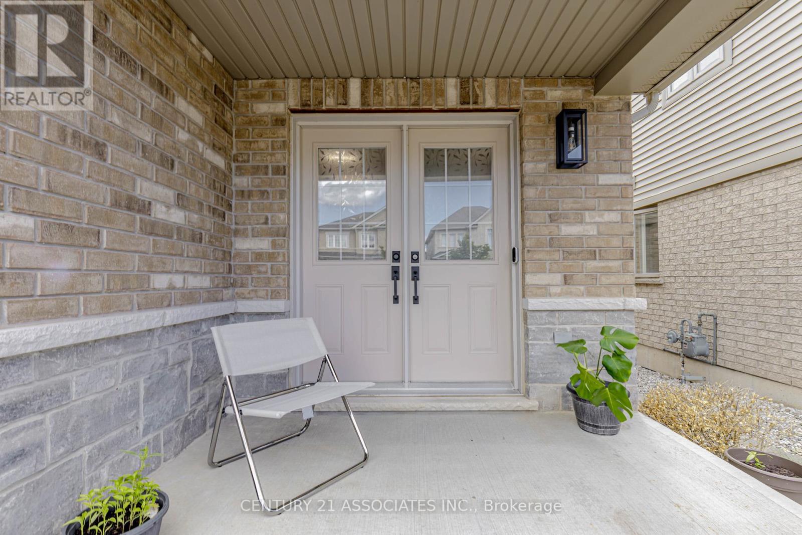4622 Keystone Crescent, Burlington (Alton), Ontario  L7M 0L9 - Photo 2 - W12389181