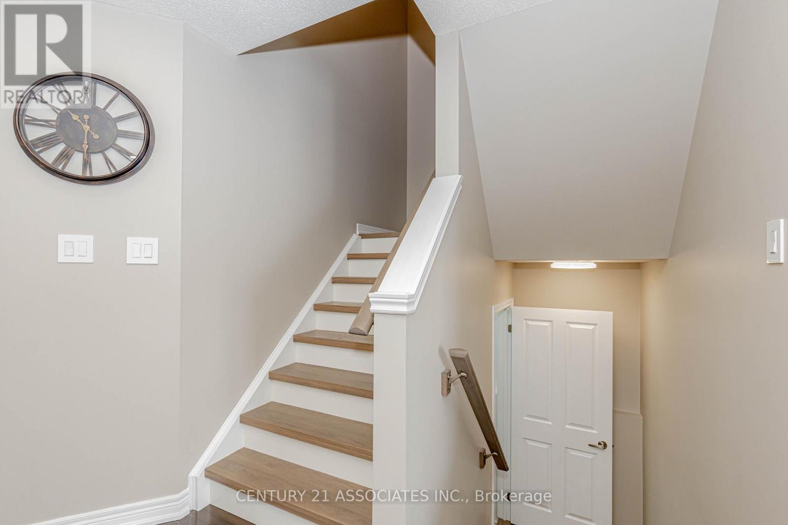4622 Keystone Crescent, Burlington (Alton), Ontario  L7M 0L9 - Photo 21 - W12389181