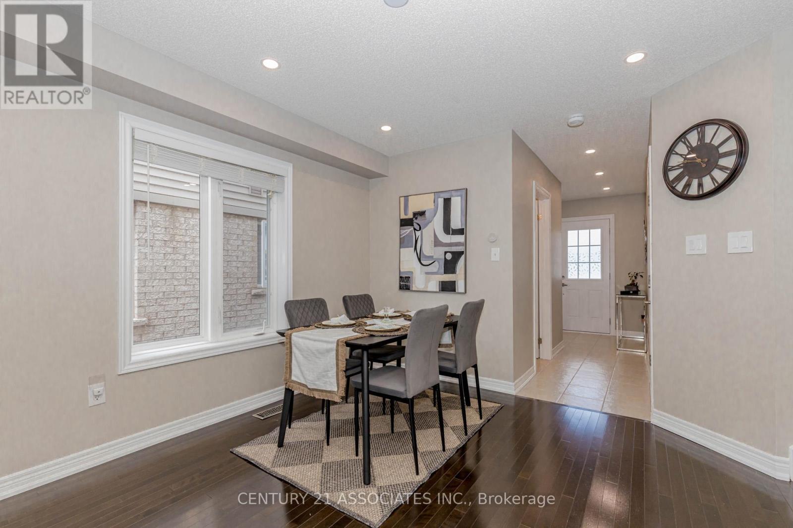 4622 Keystone Crescent, Burlington (Alton), Ontario  L7M 0L9 - Photo 5 - W12389181