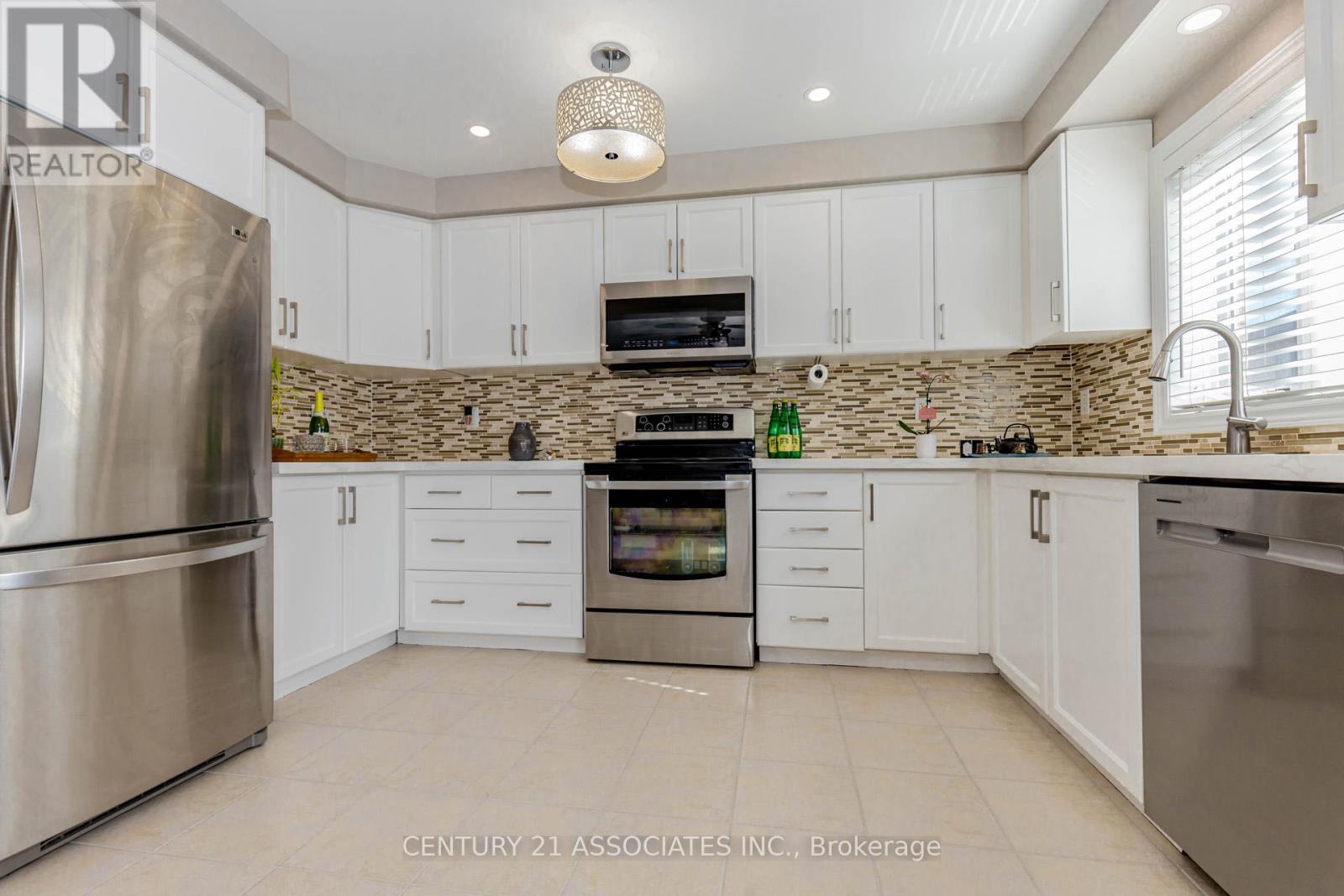4622 Keystone Crescent, Burlington (Alton), Ontario  L7M 0L9 - Photo 8 - W12389181