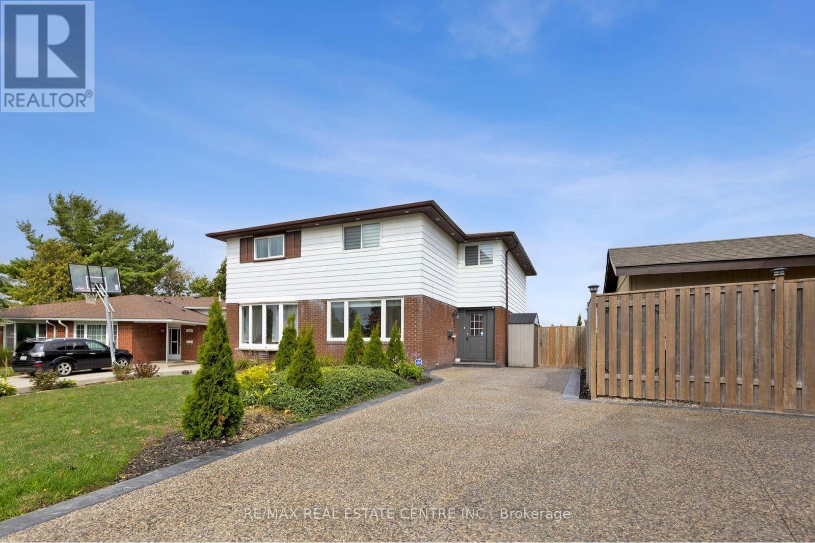 Property at 122 MOOREGATE CRESCENT image 1