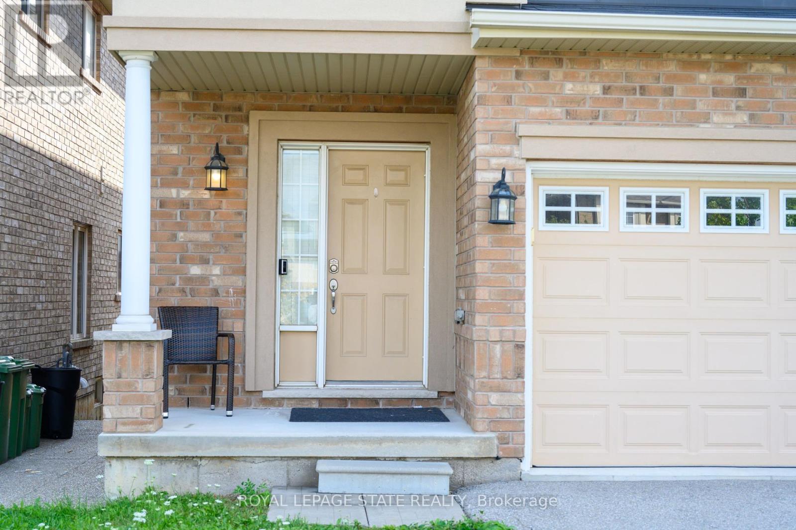 61 Irwin Avenue, Hamilton, Ontario  L9K 0E9 - Photo 4 - X12389040
