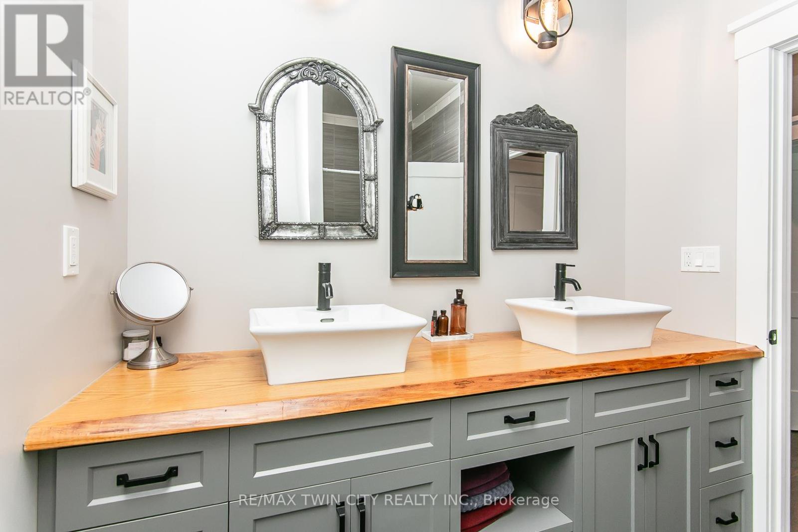141 Ruth Anne Place, Mapleton, Ontario  N0G 2K0 - Photo 32 - X12389170