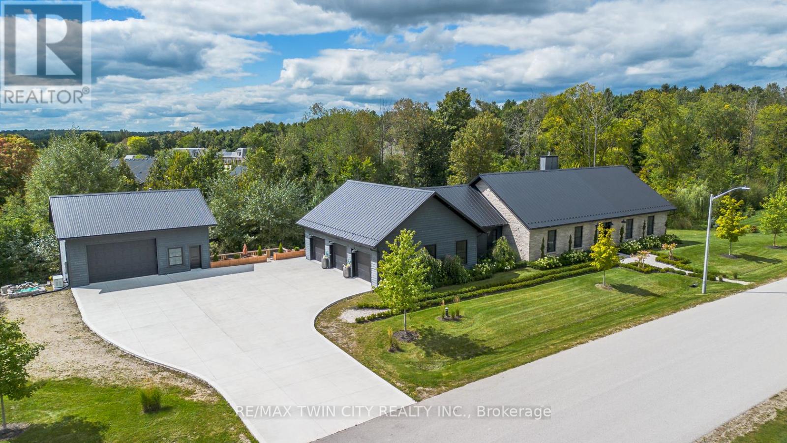 141 Ruth Anne Place, Mapleton, Ontario  N0G 2K0 - Photo 4 - X12389170
