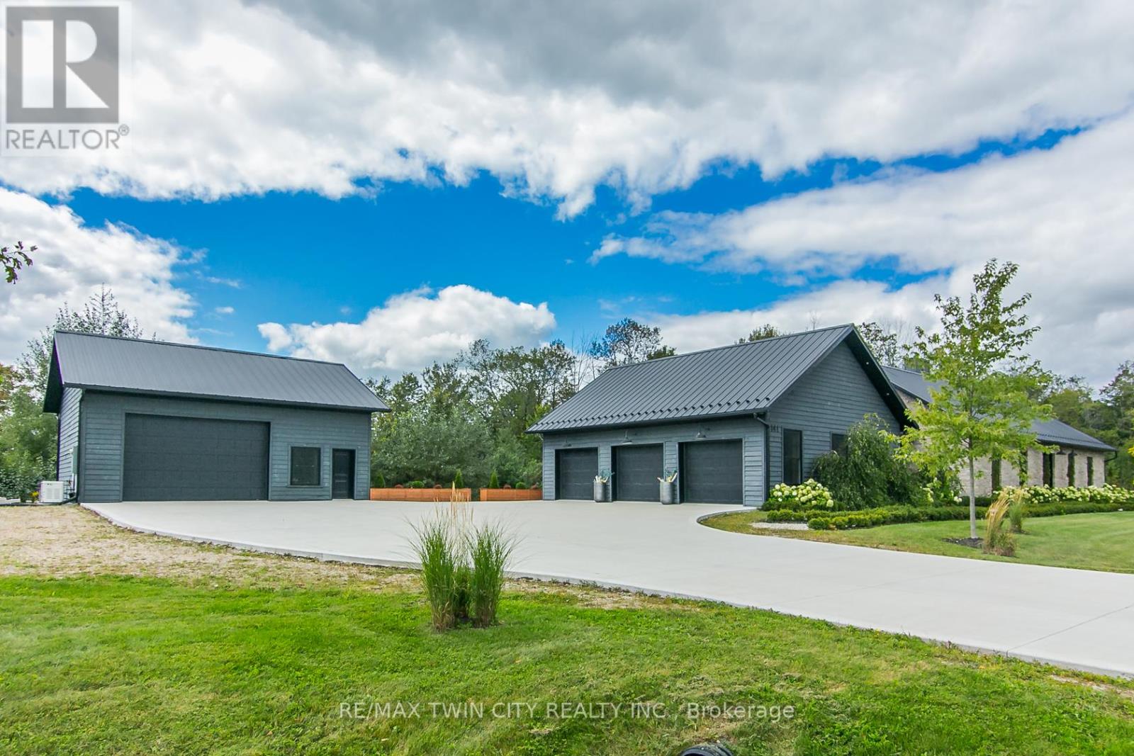 141 Ruth Anne Place, Mapleton, Ontario  N0G 2K0 - Photo 44 - X12389170