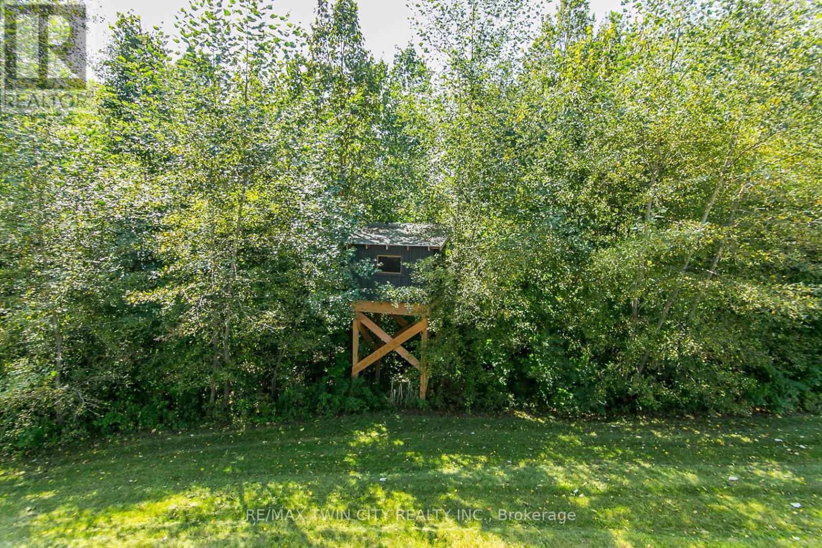 141 Ruth Anne Place, Mapleton, Ontario  N0G 2K0 - Photo 47 - X12389170