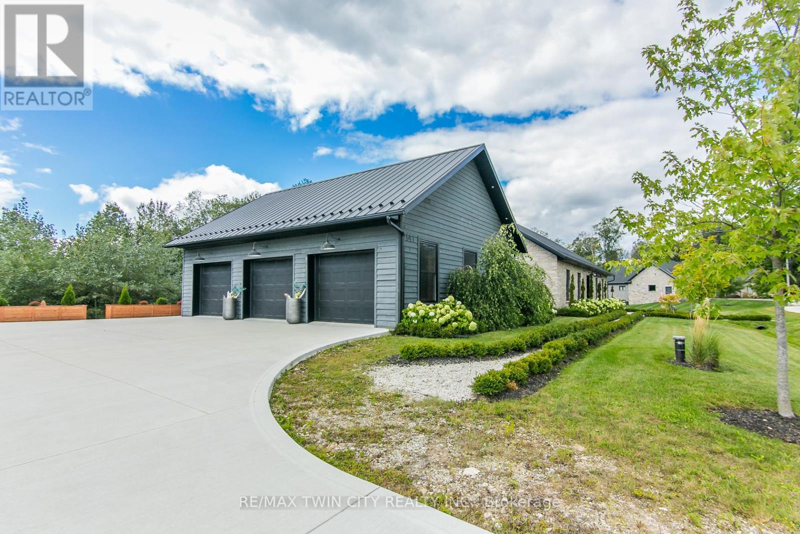 141 Ruth Anne Place, Mapleton, Ontario  N0G 2K0 - Photo 48 - X12389170
