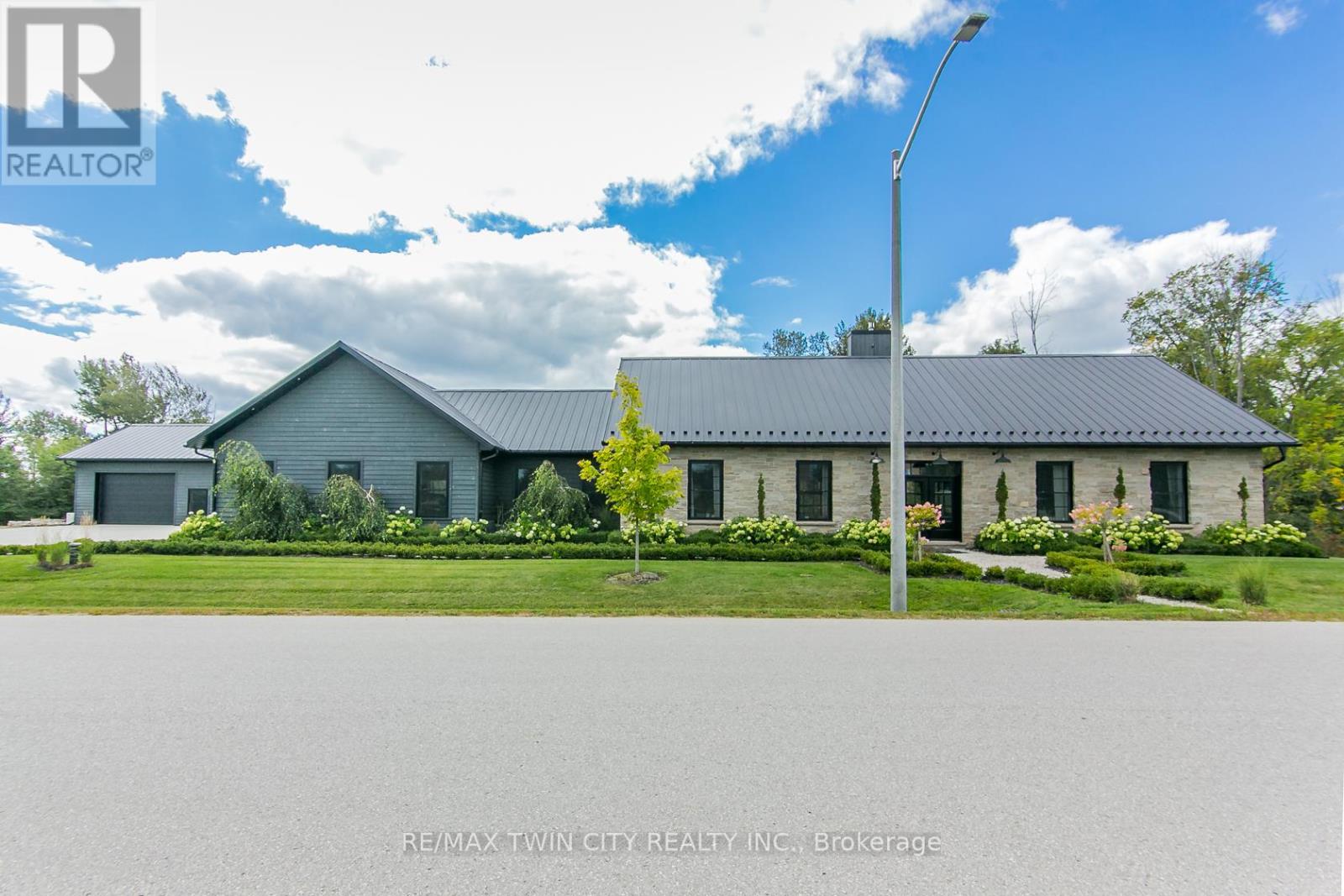 141 Ruth Anne Place, Mapleton, Ontario  N0G 2K0 - Photo 50 - X12389170