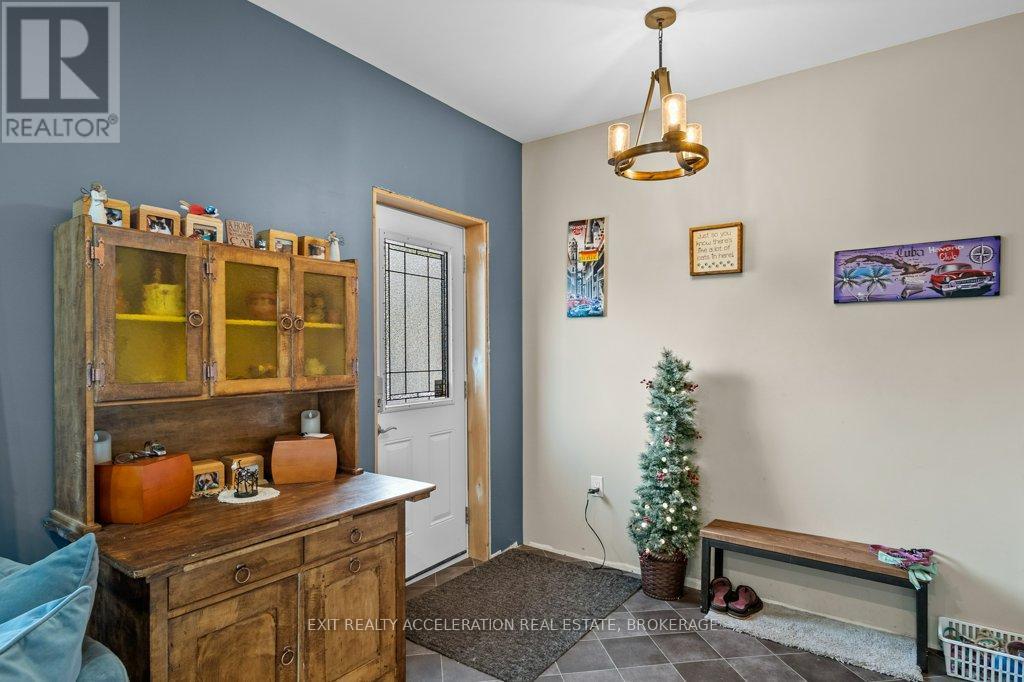 108 Dundas Street, Deseronto, Ontario  K0K 1X0 - Photo 13 - X12389387