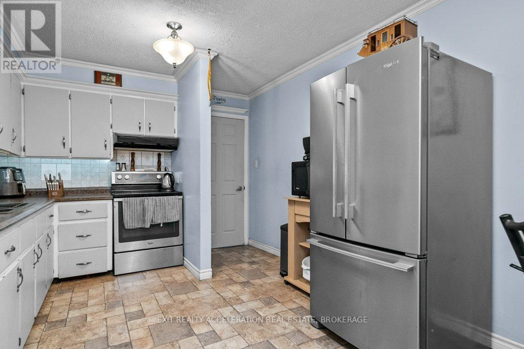 108 Dundas Street, Deseronto, Ontario  K0K 1X0 - Photo 9 - X12389387