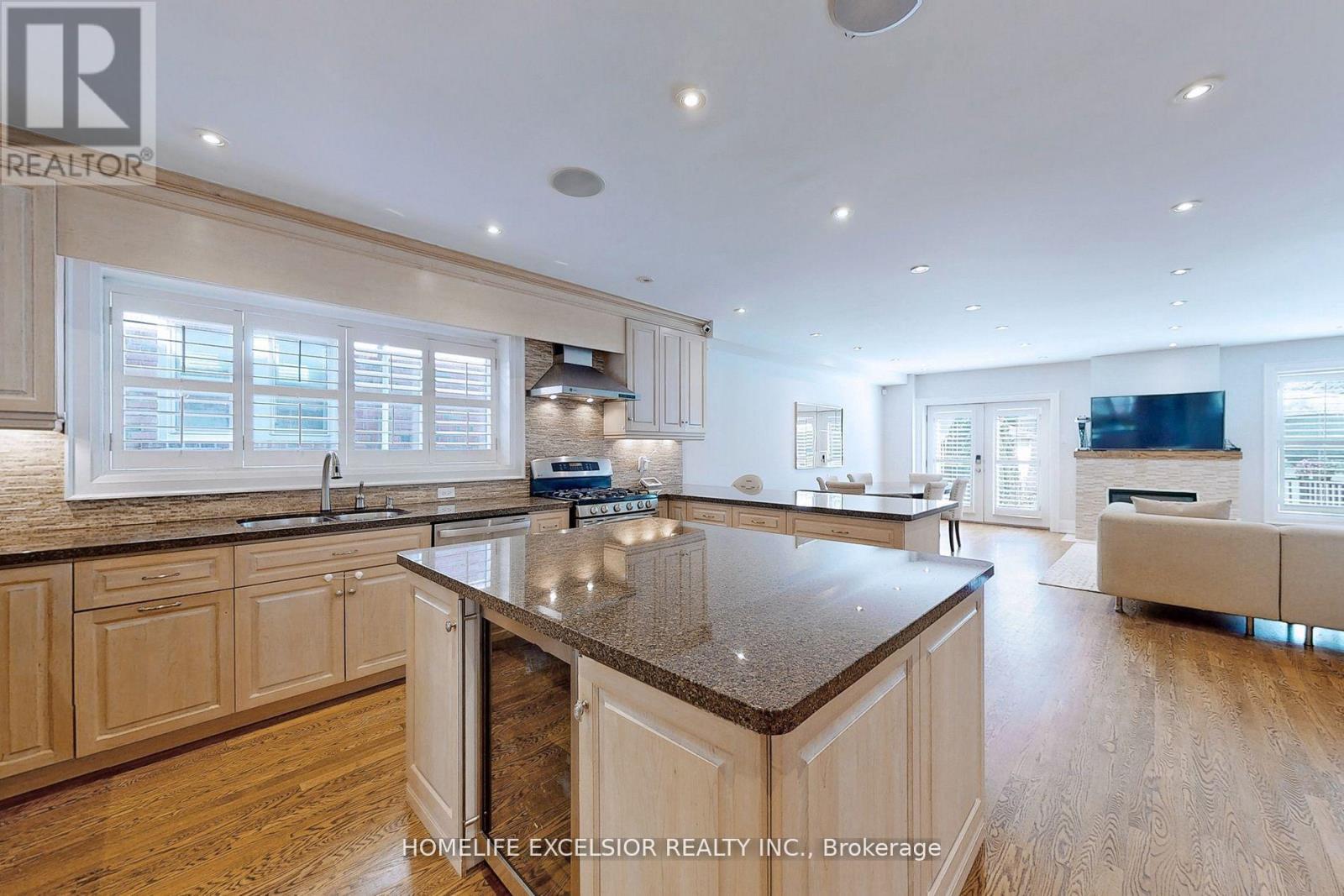 33 Braemar Avenue, Toronto, Ontario  M5P 2L1 - Photo 13 - C12389243