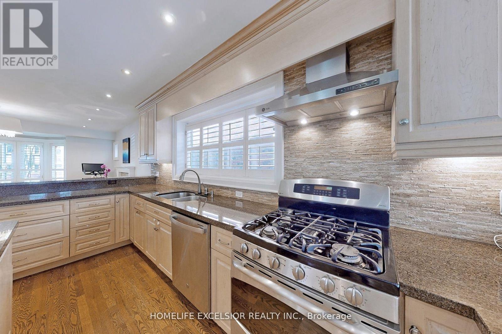 33 Braemar Avenue, Toronto, Ontario  M5P 2L1 - Photo 14 - C12389243