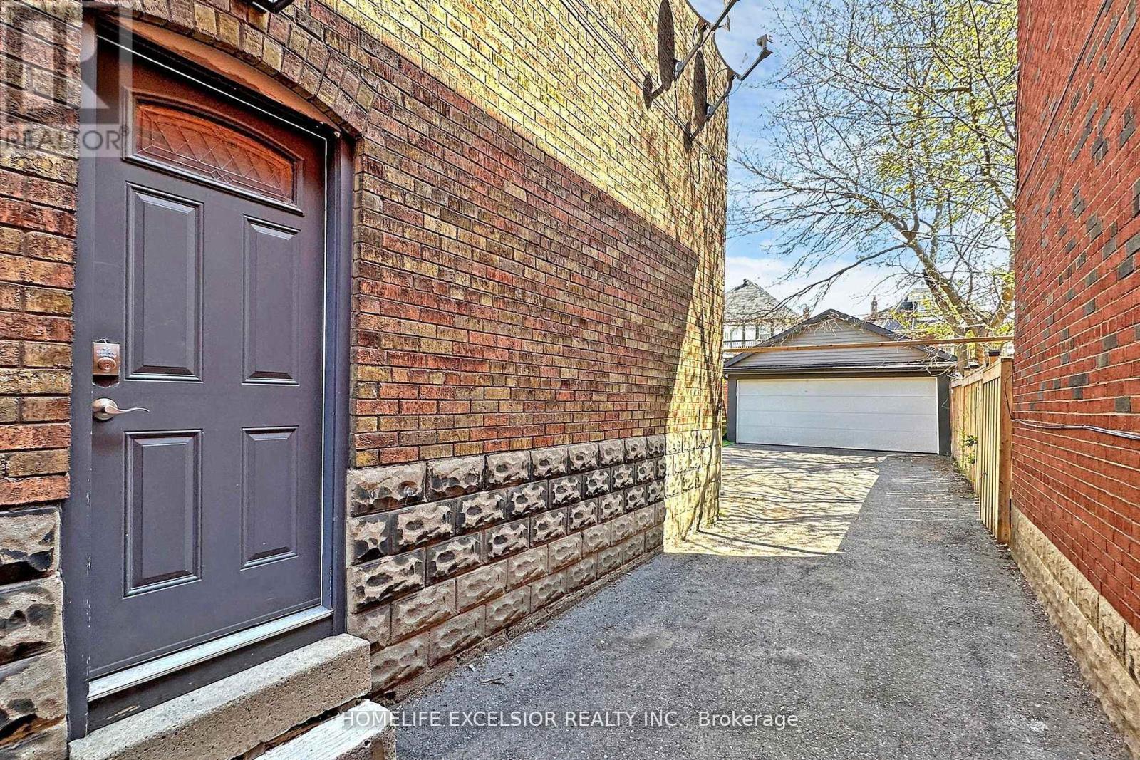 33 Braemar Avenue, Toronto, Ontario  M5P 2L1 - Photo 38 - C12389243
