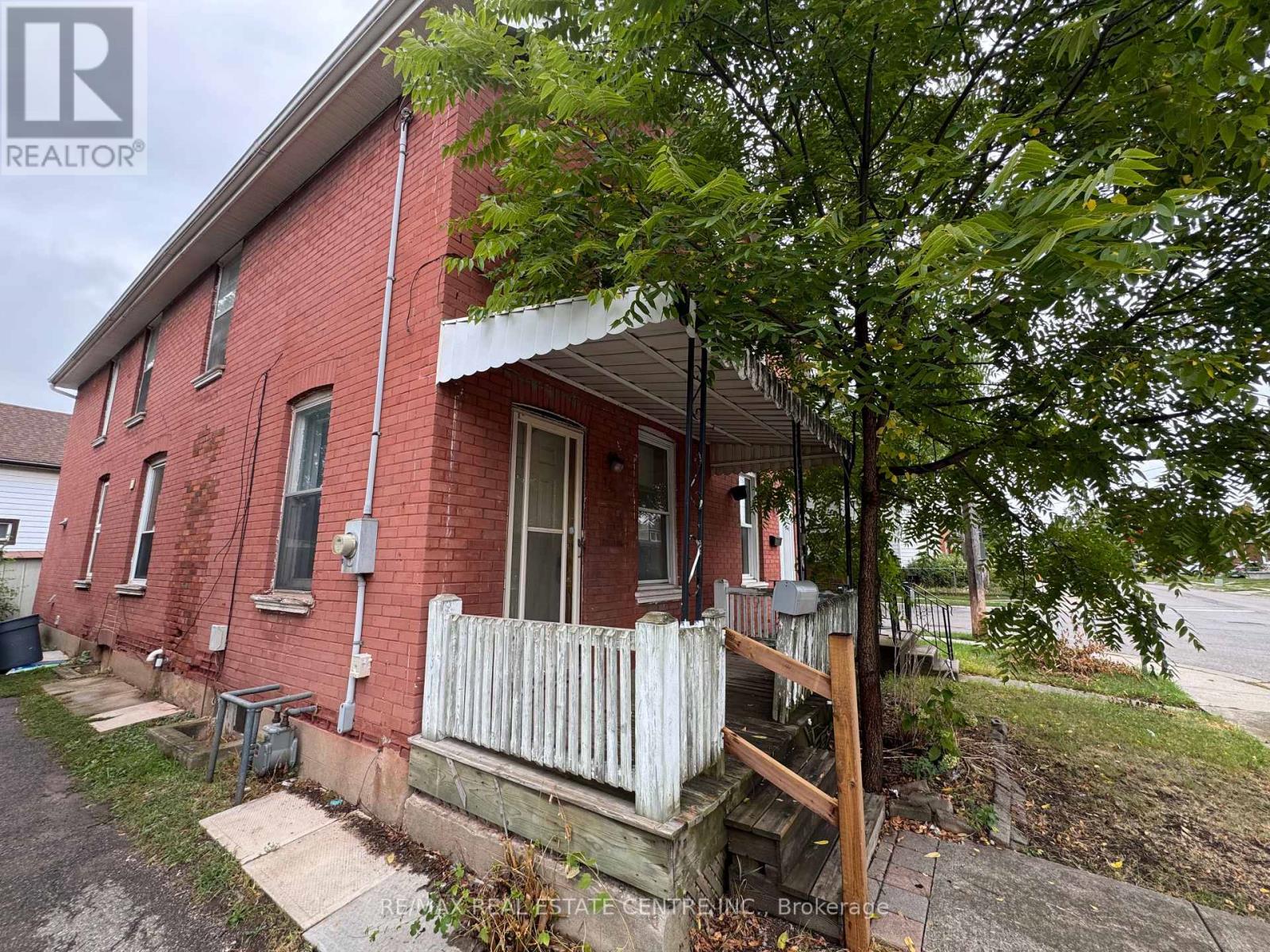 141 Superior Street, Brantford, Ontario  N3S 2L3 - Photo 1 - X12389287