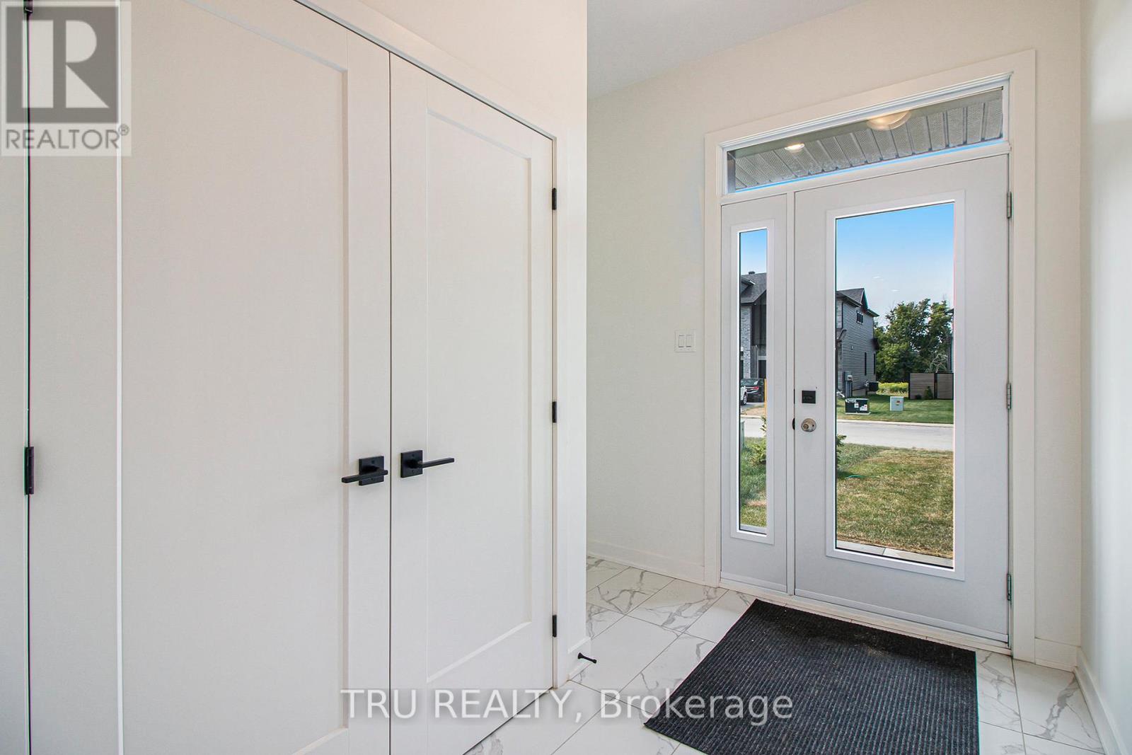 947 Cologne Street, Russell, Ontario  K0A 1W0 - Photo 2 - X12389332