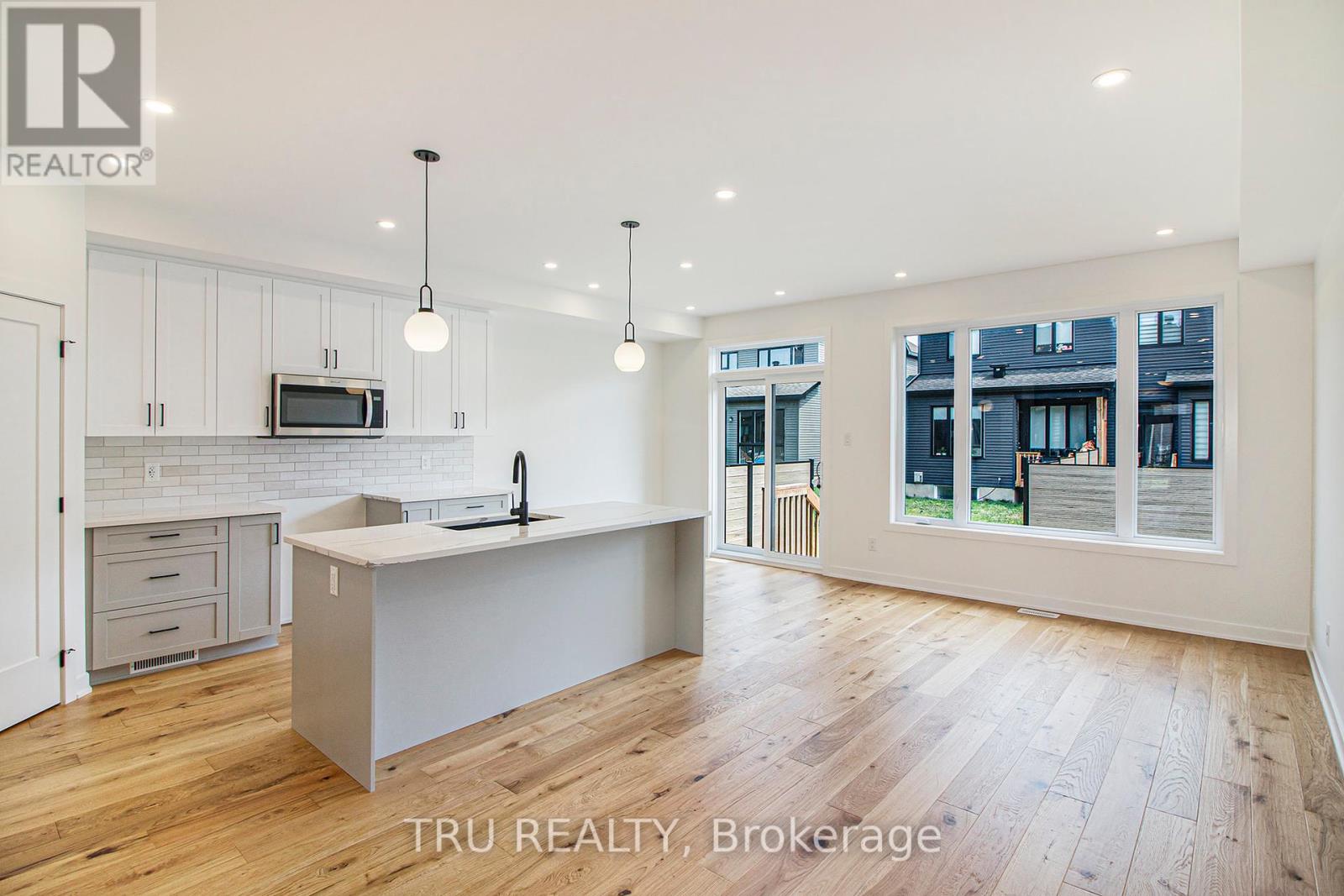 947 Cologne Street, Russell, Ontario  K0A 1W0 - Photo 6 - X12389332