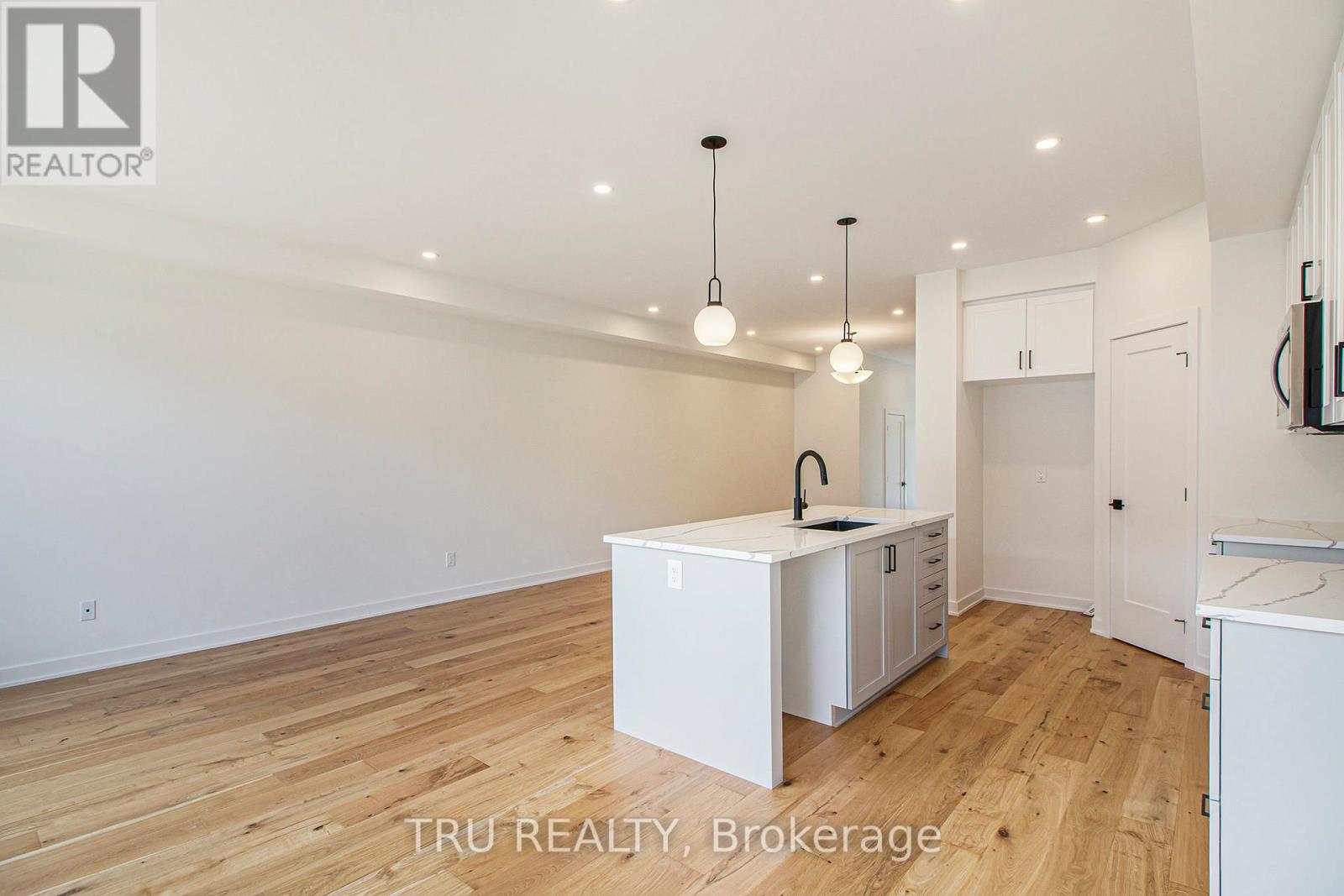 947 Cologne Street, Russell, Ontario  K0A 1W0 - Photo 7 - X12389332