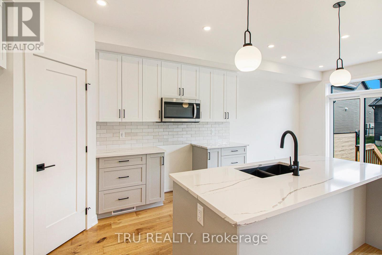 947 Cologne Street, Russell, Ontario  K0A 1W0 - Photo 8 - X12389332