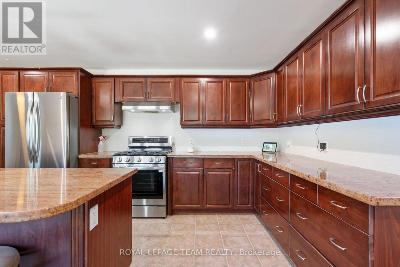 565 Dufferin Street W, North Dundas, Ontario  K0C 2K0 - Photo 12 - X12389379