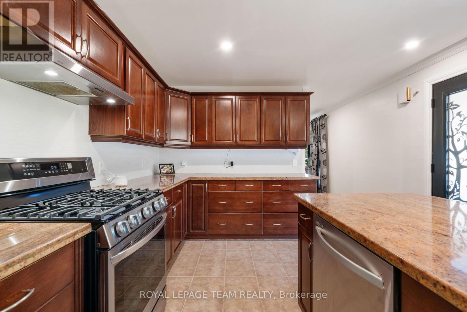 565 Dufferin Street W, North Dundas, Ontario  K0C 2K0 - Photo 8 - X12389379