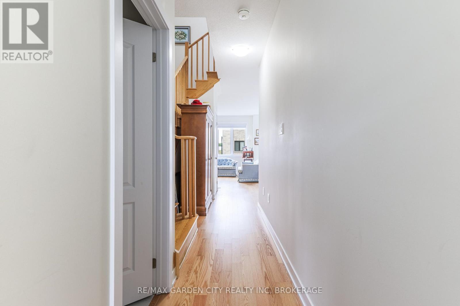 73 Keelson Street, Welland, Ontario  L2B 0M4 - Photo 3 - X12389433
