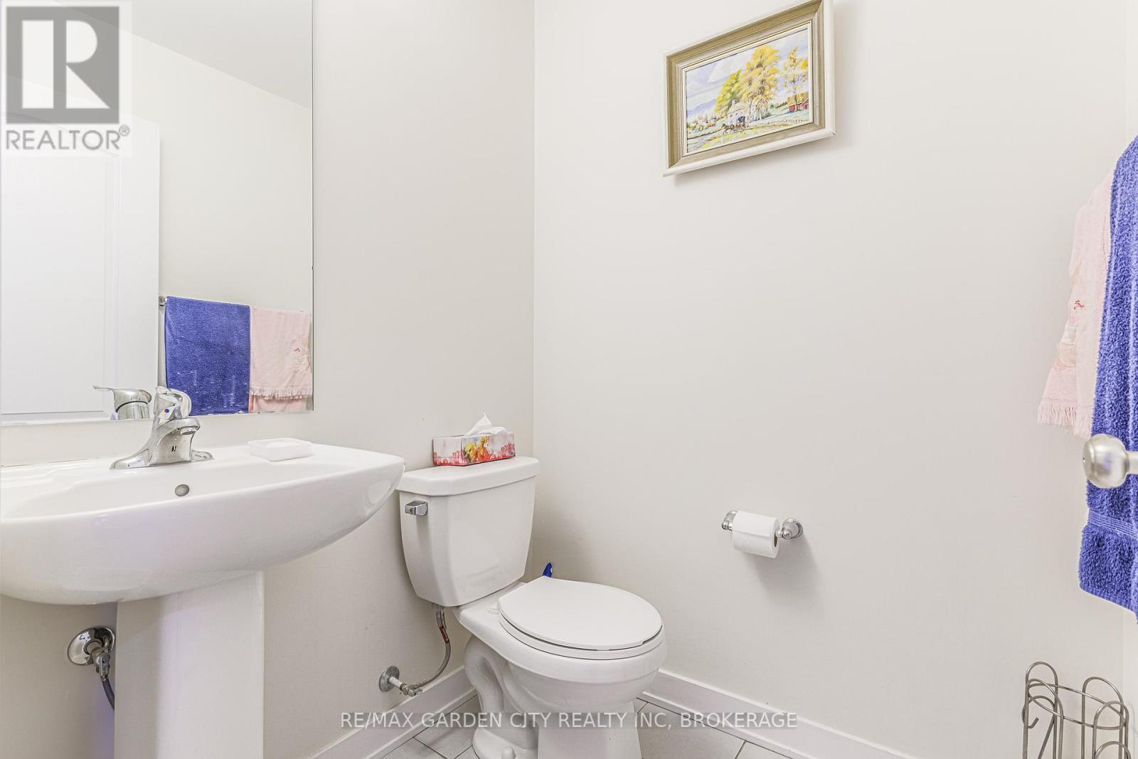 73 Keelson Street, Welland, Ontario  L2B 0M4 - Photo 4 - X12389433