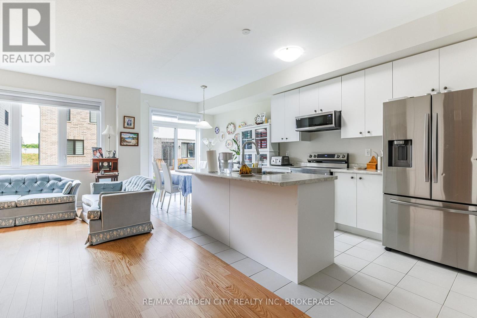 73 Keelson Street, Welland, Ontario  L2B 0M4 - Photo 5 - X12389433