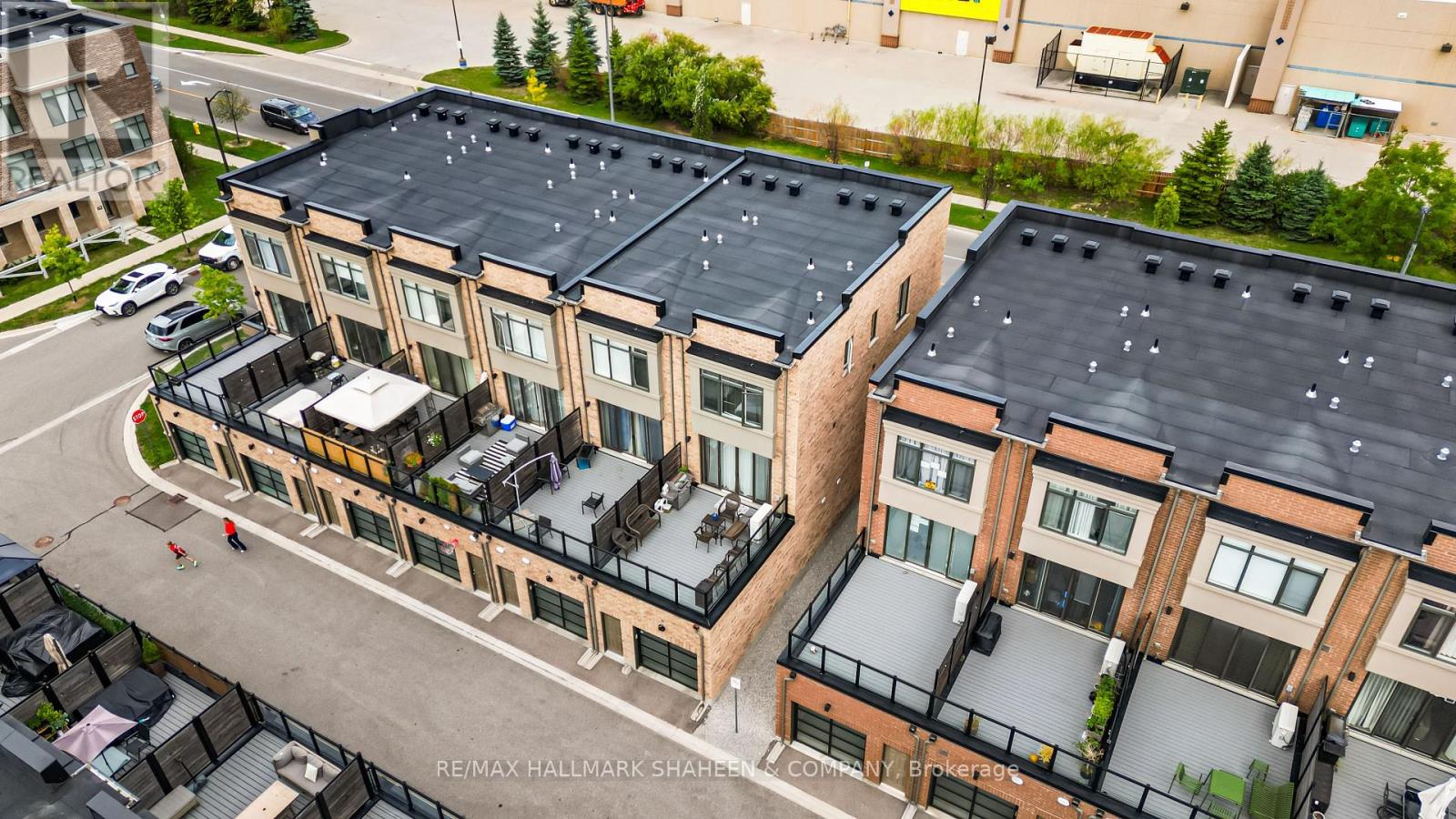 46 Troon Avenue, Vaughan, Ontario  L6A 4Z2 - Photo 6 - N12389217