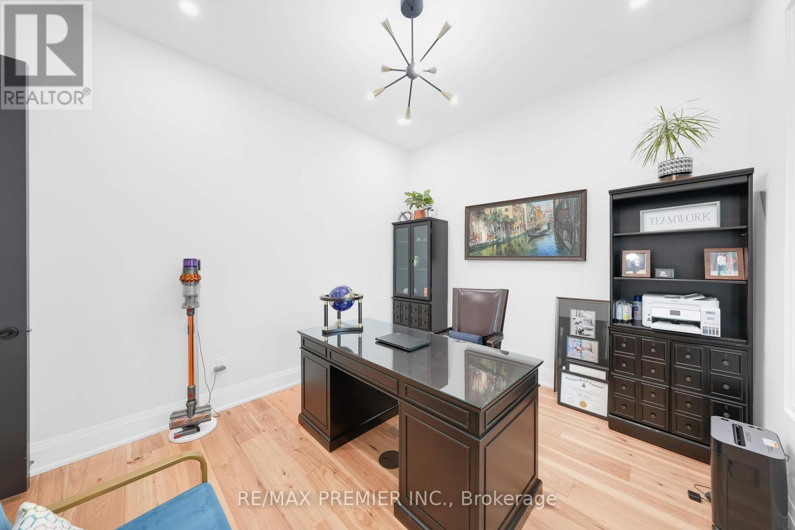 42 Alice Street, East Gwillimbury, Ontario  L0G 1M0 - Photo 12 - N12389244