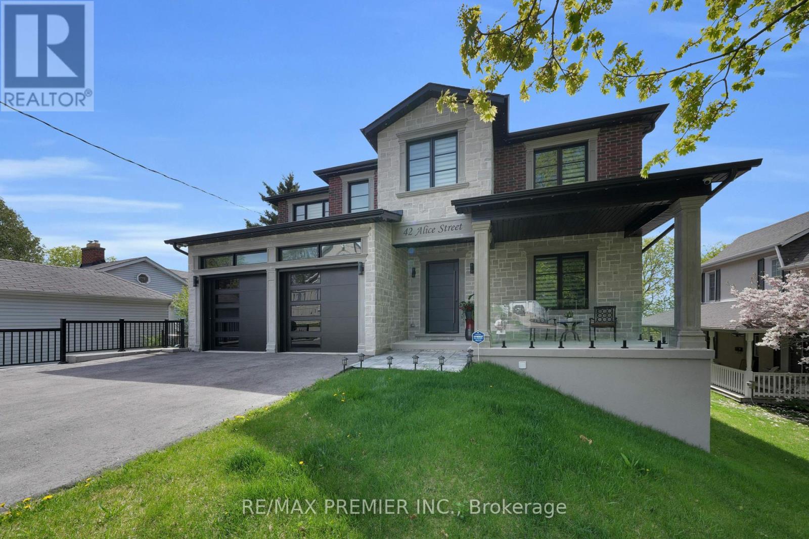 42 Alice Street, East Gwillimbury, Ontario  L0G 1M0 - Photo 3 - N12389244