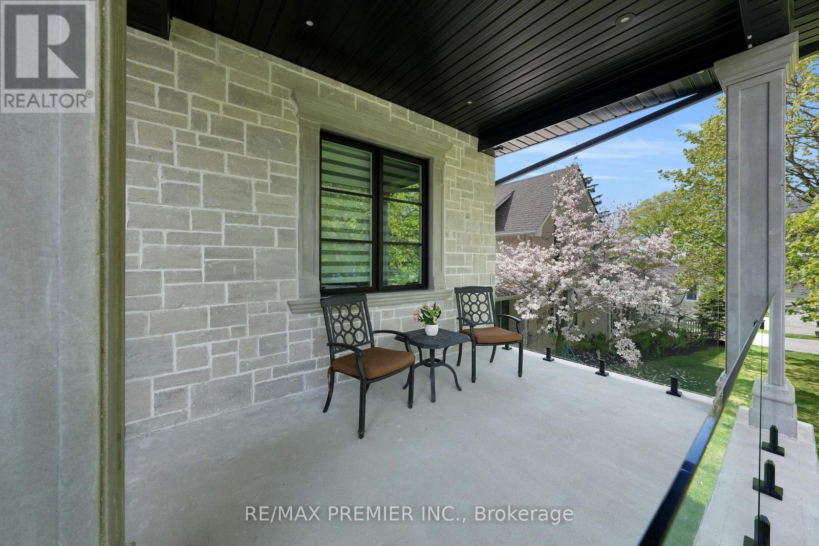 42 Alice Street, East Gwillimbury, Ontario  L0G 1M0 - Photo 6 - N12389244