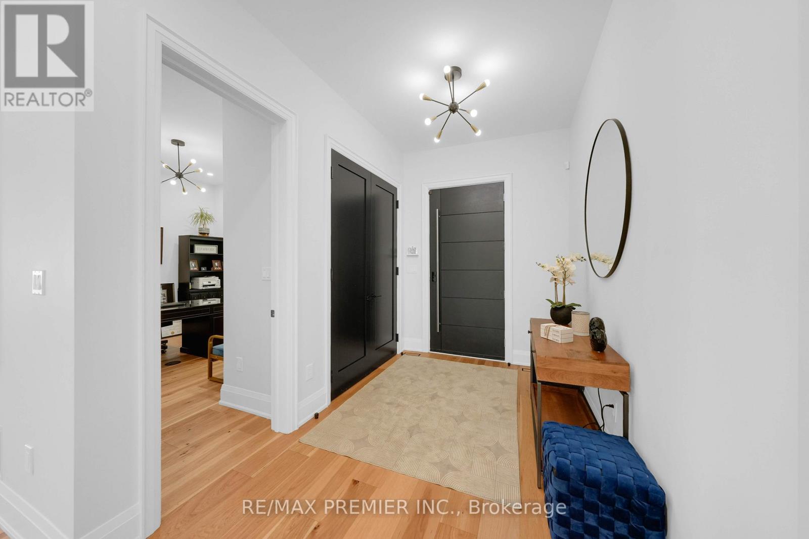 42 Alice Street, East Gwillimbury, Ontario  L0G 1M0 - Photo 8 - N12389244
