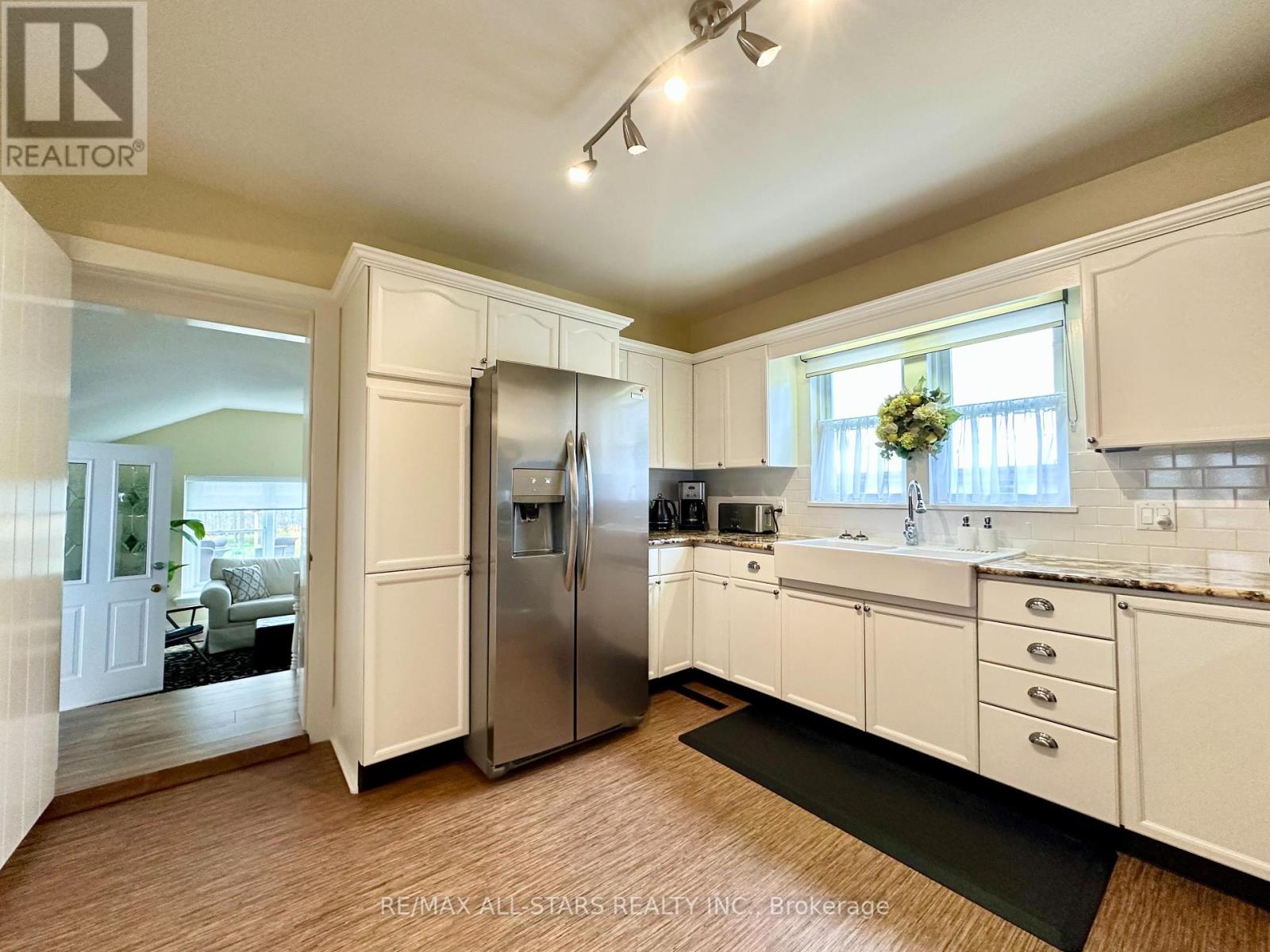 18 Joseph Street, Kawartha Lakes, Ontario  K0M 1A0 - Photo 13 - X12389290