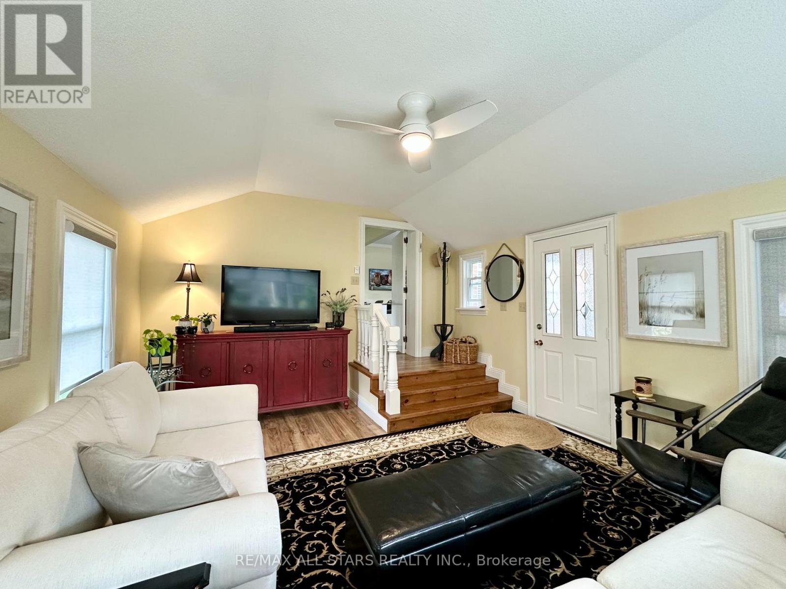 18 Joseph Street, Kawartha Lakes, Ontario  K0M 1A0 - Photo 14 - X12389290