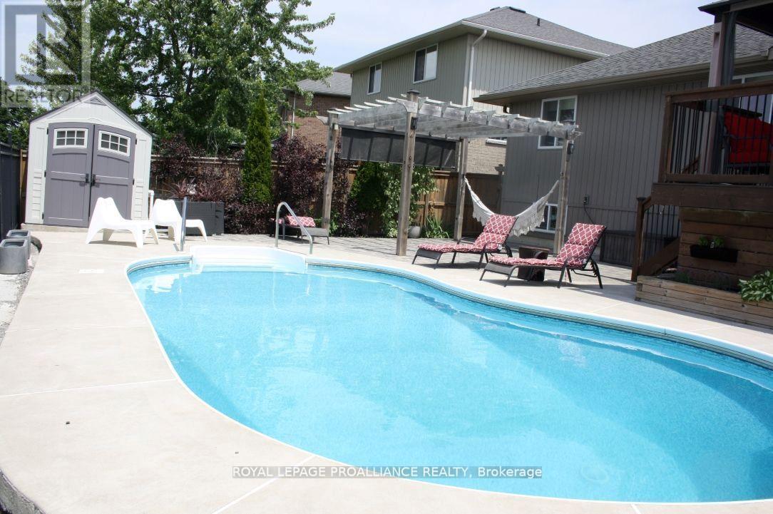 28 Butternut Court, Belleville (Belleville Ward), Ontario  K8P 0C5 - Photo 1 - X12389330