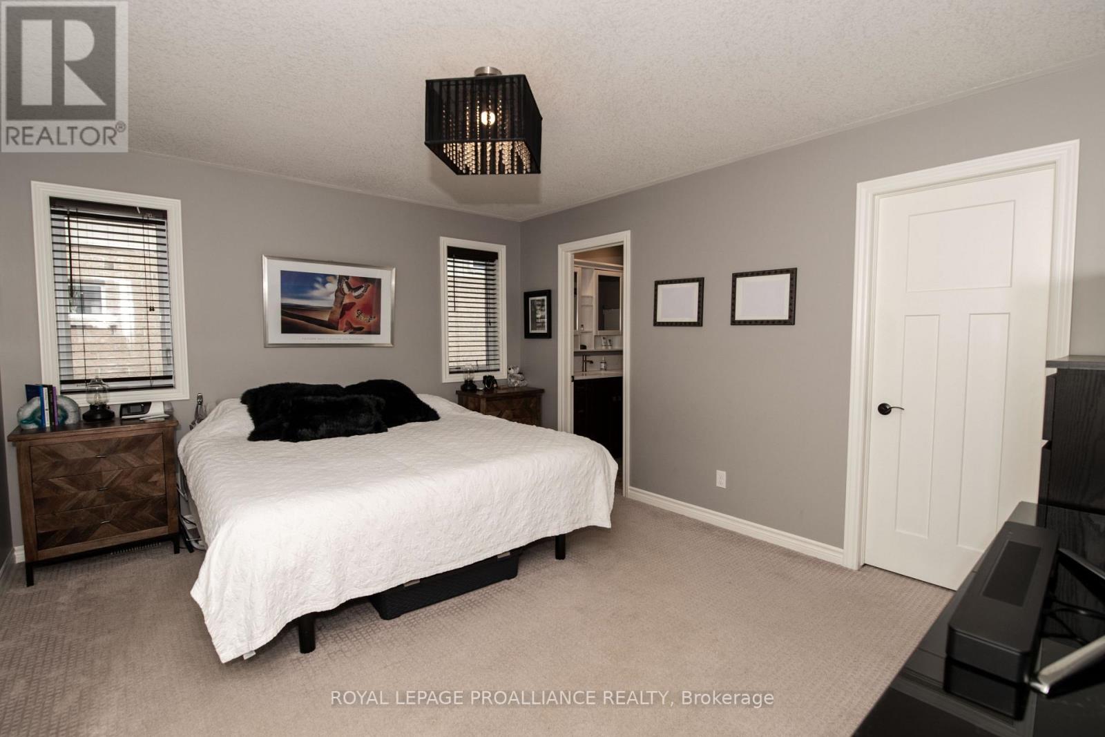 28 Butternut Court, Belleville (Belleville Ward), Ontario  K8P 0C5 - Photo 10 - X12389330