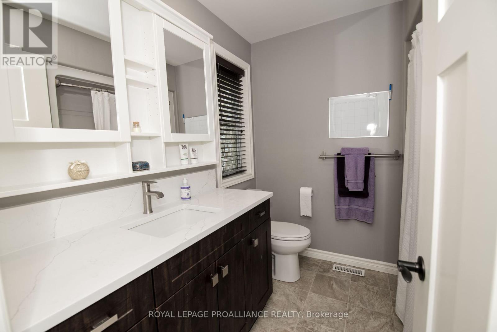 28 Butternut Court, Belleville (Belleville Ward), Ontario  K8P 0C5 - Photo 12 - X12389330