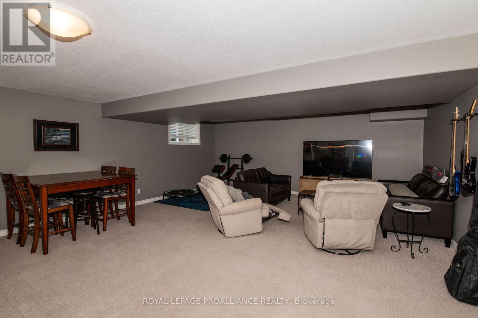 28 Butternut Court, Belleville (Belleville Ward), Ontario  K8P 0C5 - Photo 18 - X12389330