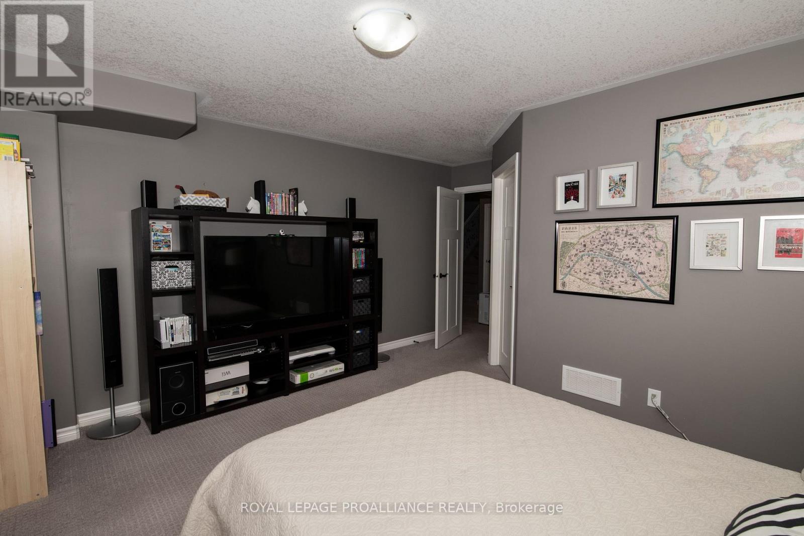 28 Butternut Court, Belleville (Belleville Ward), Ontario  K8P 0C5 - Photo 21 - X12389330