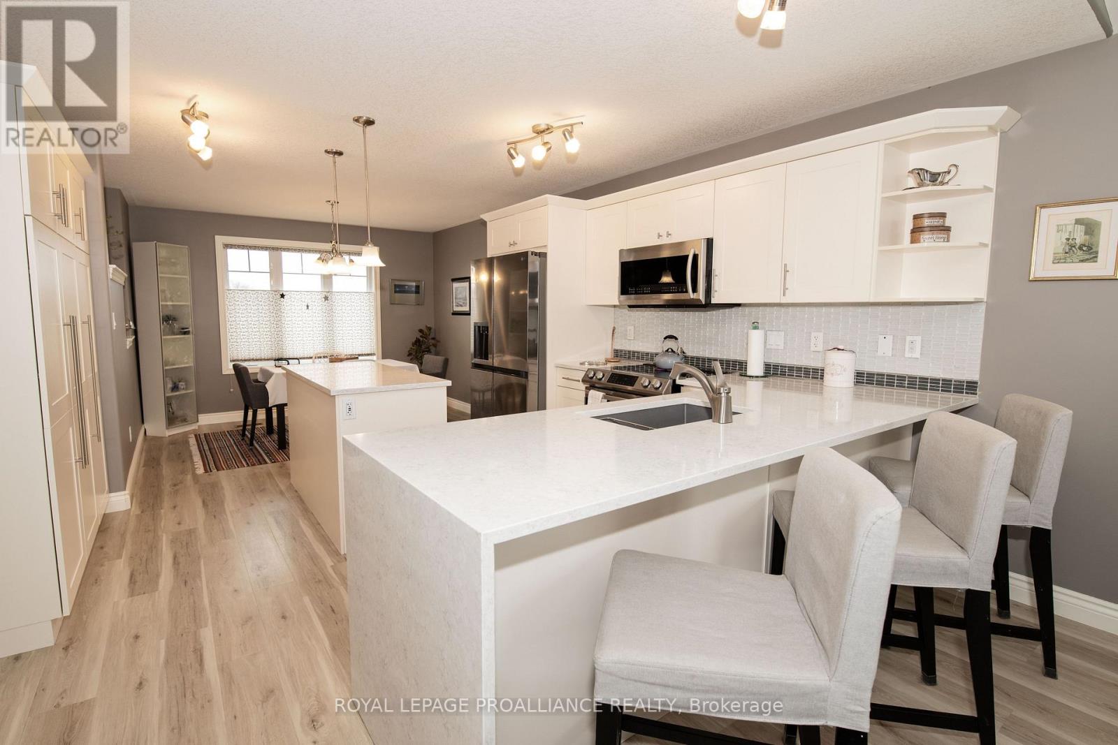 28 Butternut Court, Belleville (Belleville Ward), Ontario  K8P 0C5 - Photo 6 - X12389330