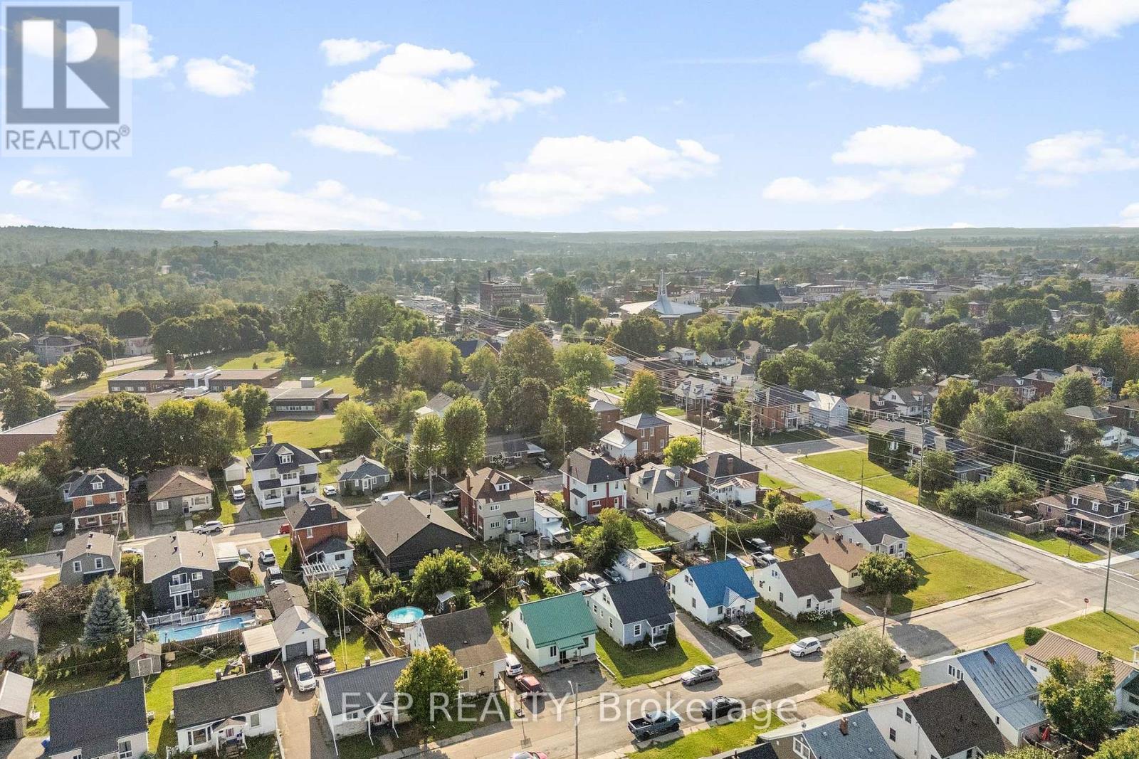 420 Dominion Street, Renfrew, Ontario  K7V 1H6 - Photo 6 - X12389418