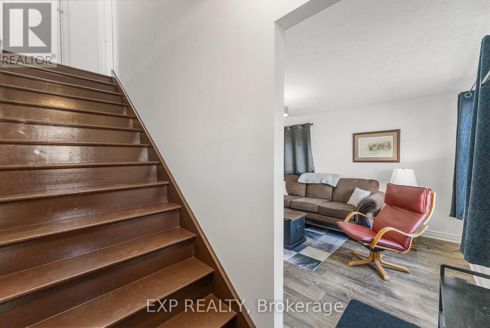 420 Dominion Street, Renfrew, Ontario  K7V 1H6 - Photo 7 - X12389418