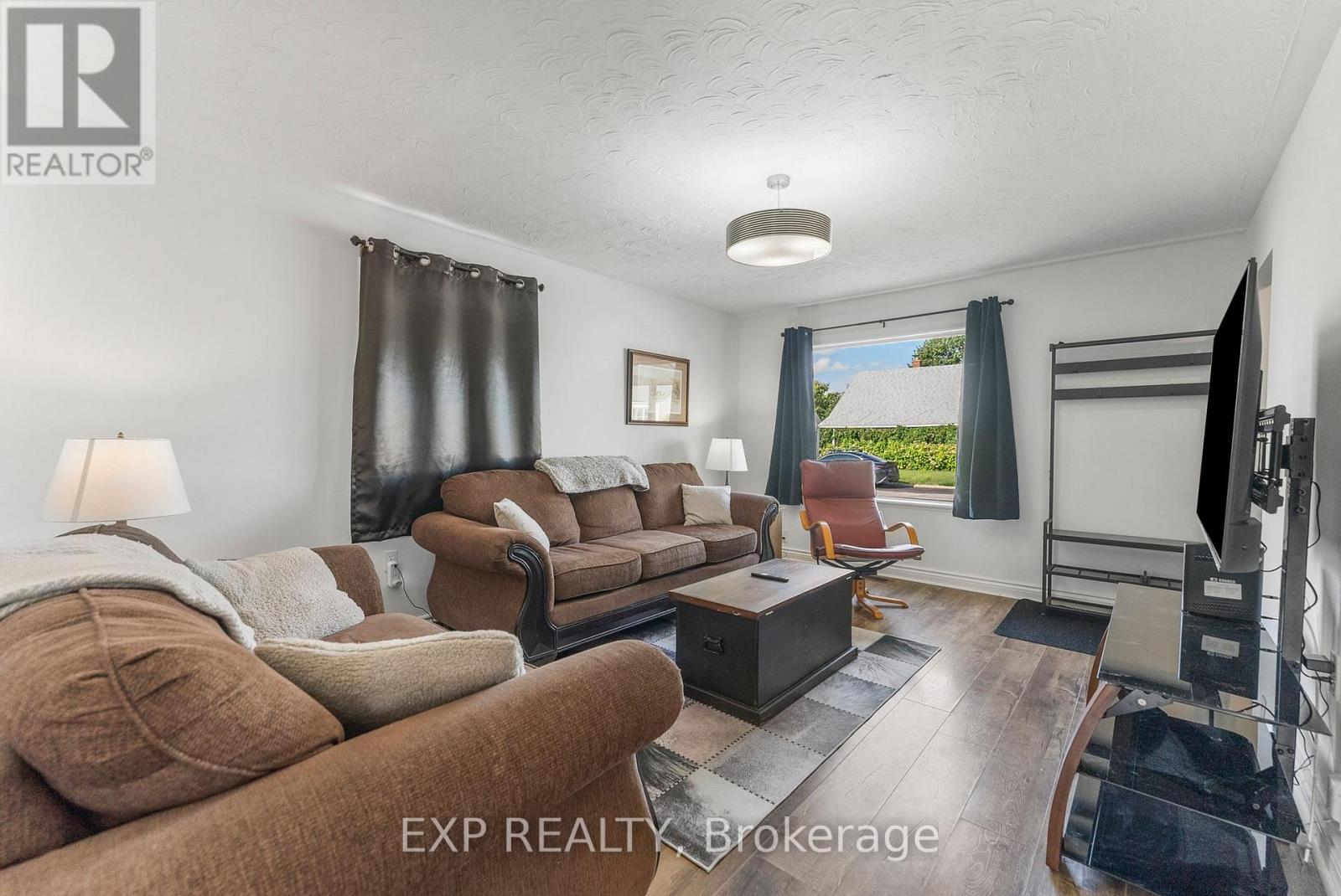 420 Dominion Street, Renfrew, Ontario  K7V 1H6 - Photo 8 - X12389418