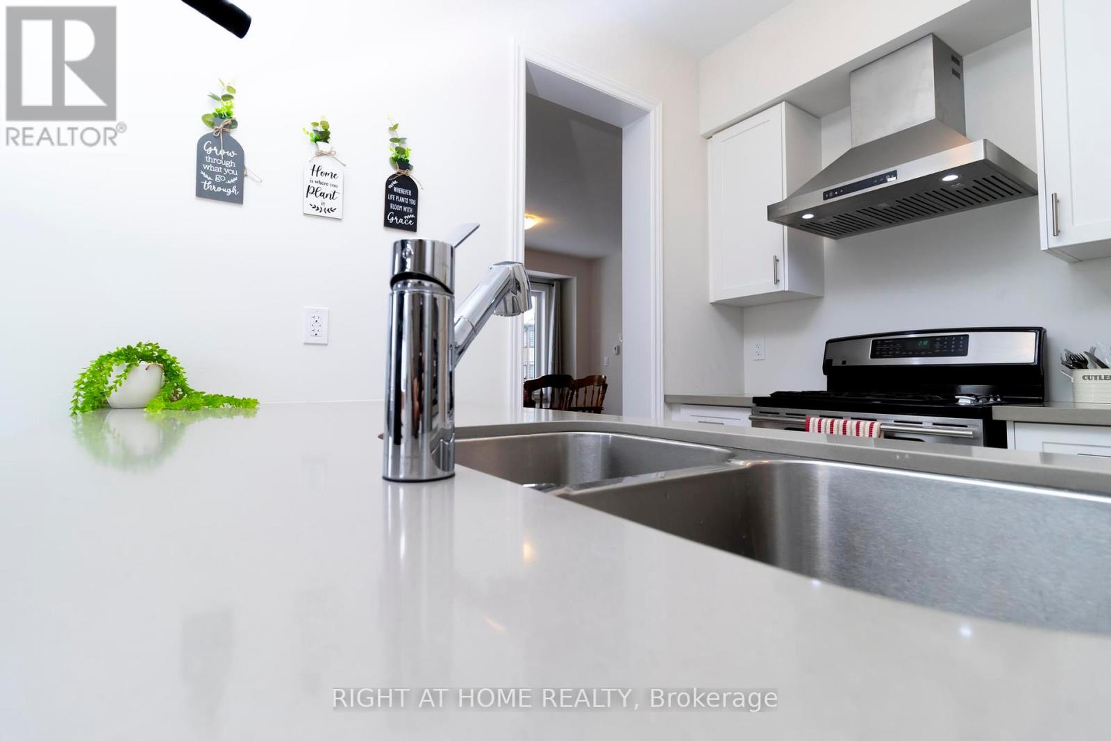 36 Ford Street, Brant, Ontario  N3L 0M6 - Photo 22 - X12389214