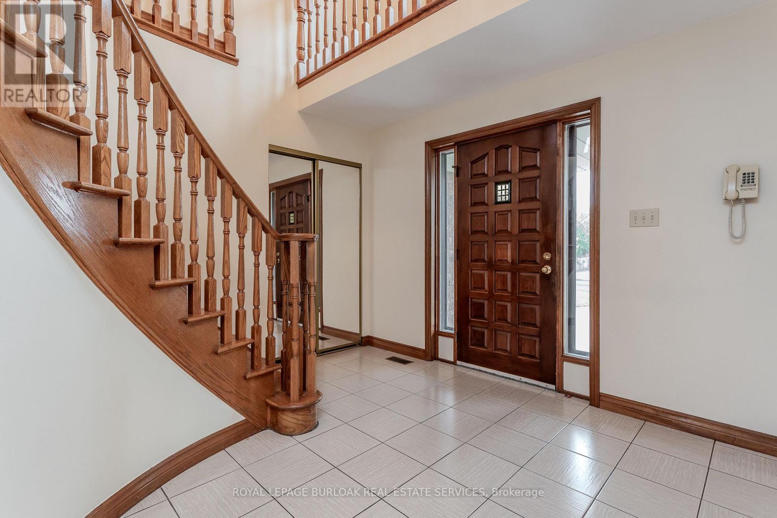 18 Marcel Place, Hamilton (Falkirk), Ontario  L9B 1W3 - Photo 6 - X12389221
