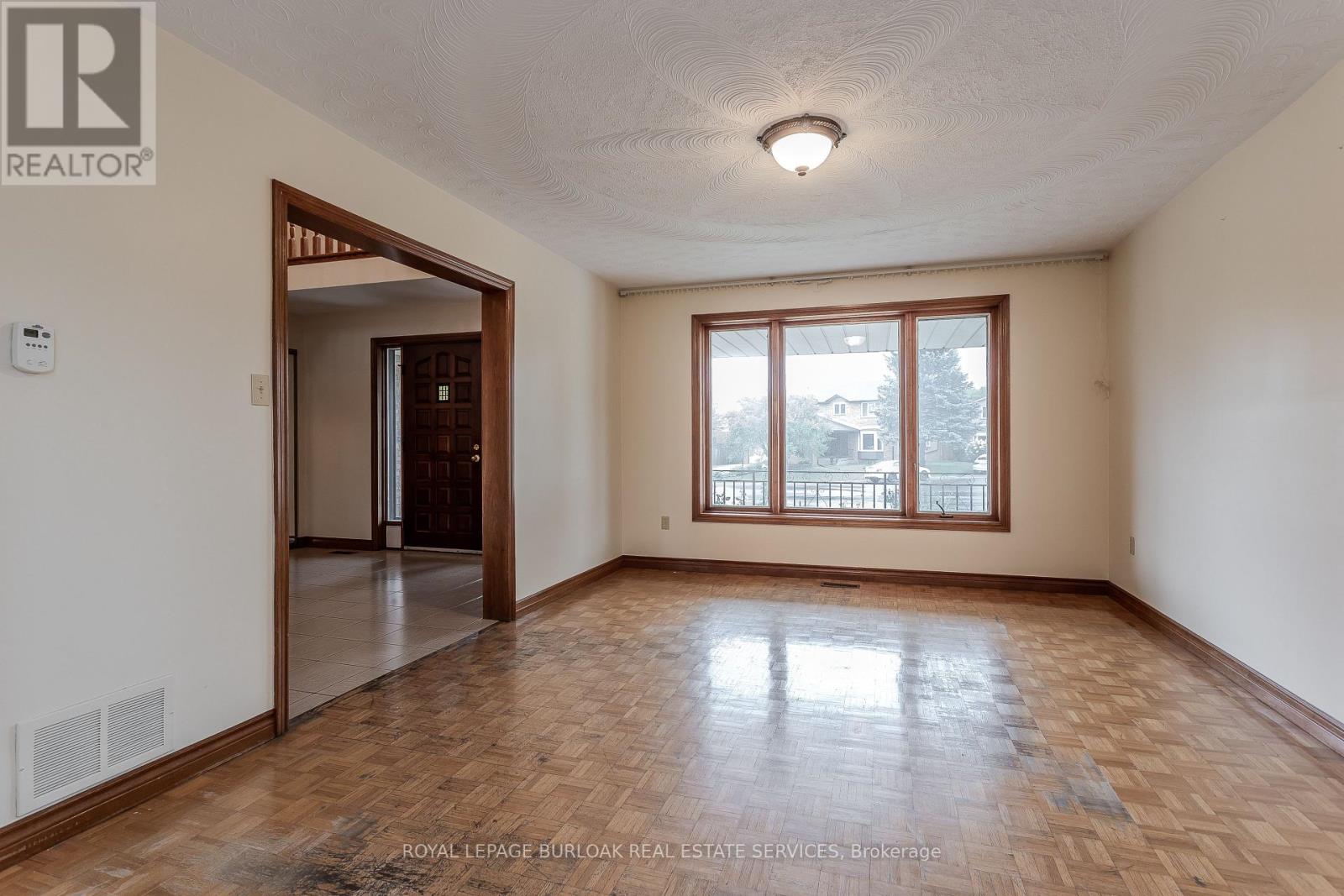 18 Marcel Place, Hamilton (Falkirk), Ontario  L9B 1W3 - Photo 8 - X12389221